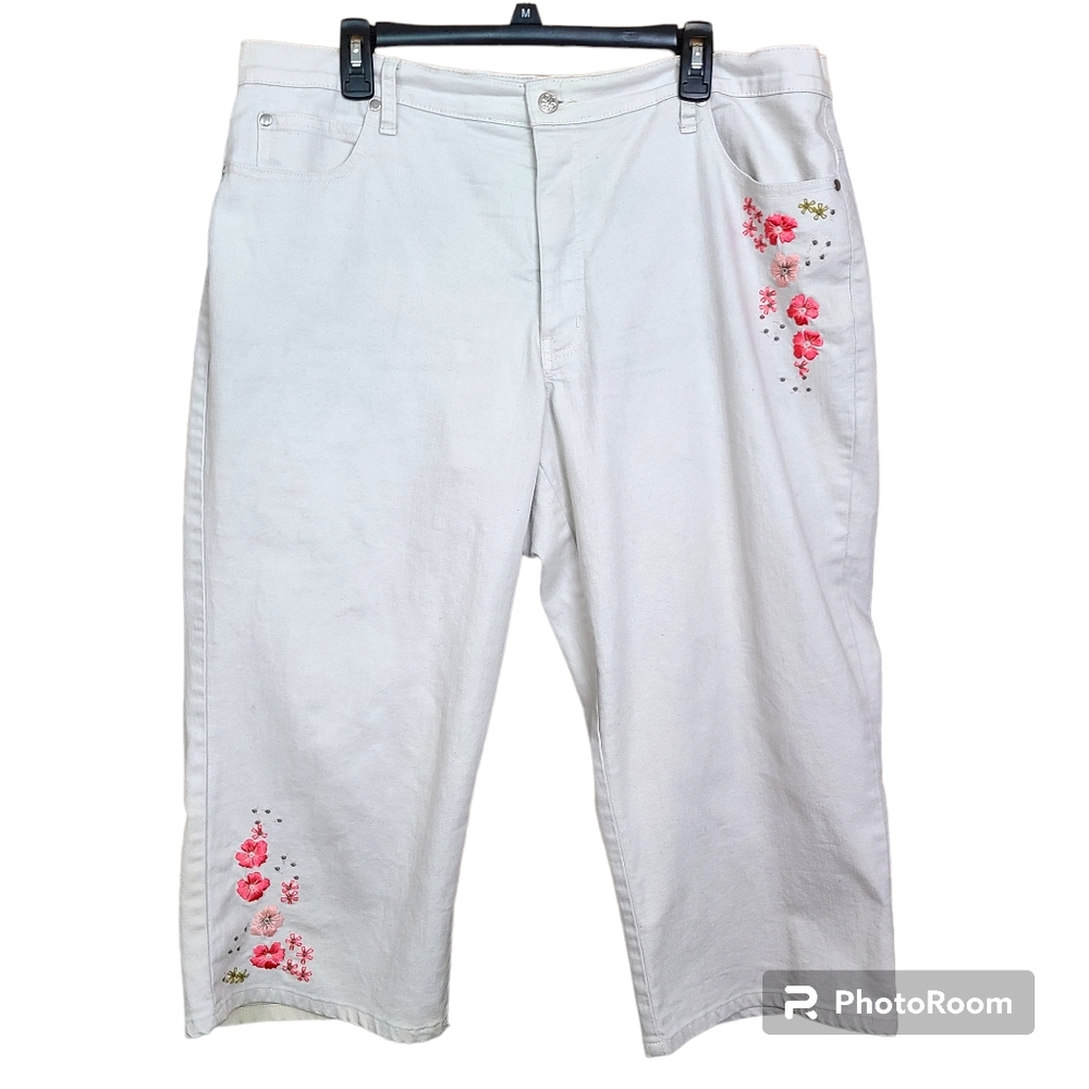 L.A. BLUES Size 20W Vintage Y2K Lt Gray Floral Embroidered Mid-Rise Capri Pants